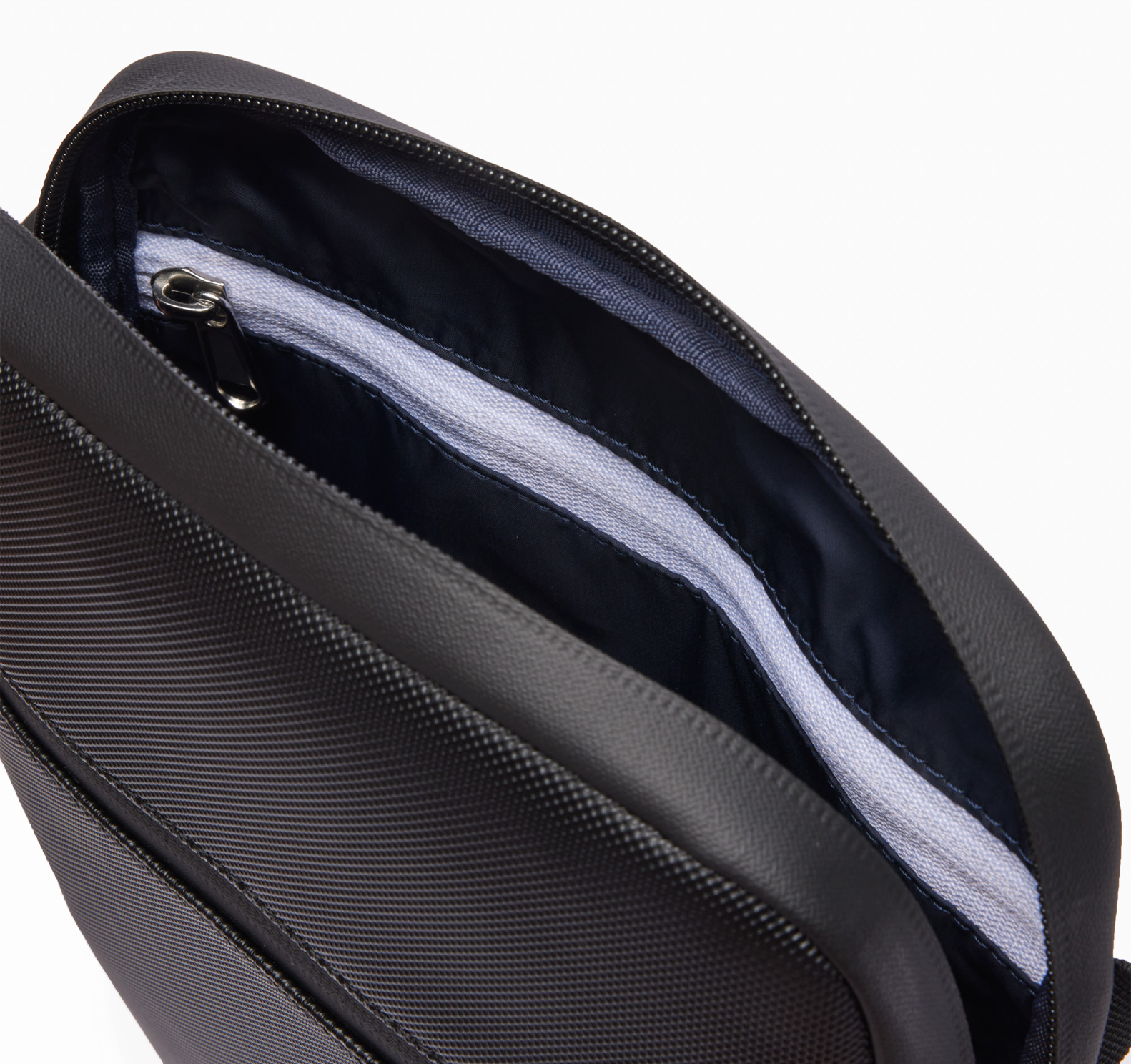 LACOSTE Sacoche Medium zippée LCST croisée en petit piqué