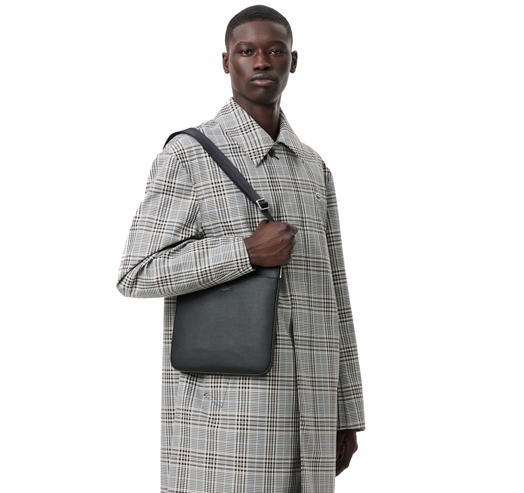 LACOSTE Sacoche plate zippée Chantaco en cuir piqué mat uni