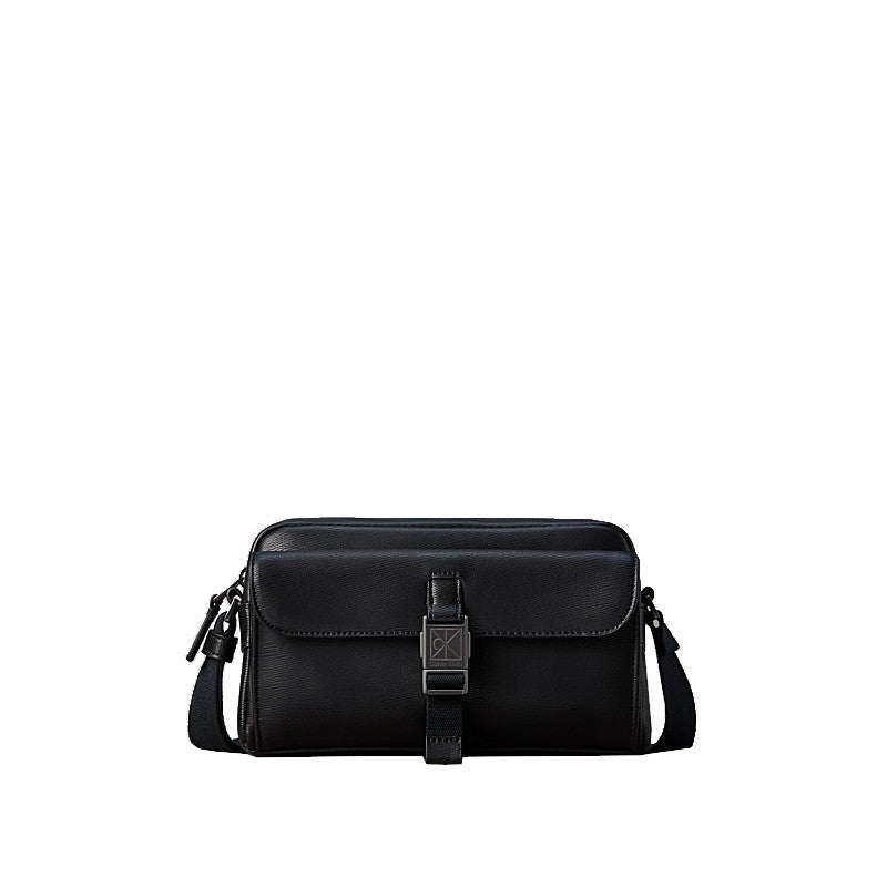 CALVIN KLEIN Sac caméra à bandoulière emblématique en saffiano