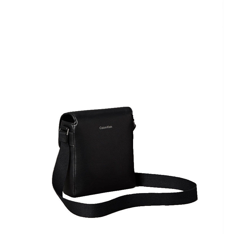 CALVIN KLEIN Sac reporter en saffiano avec logo emblématique