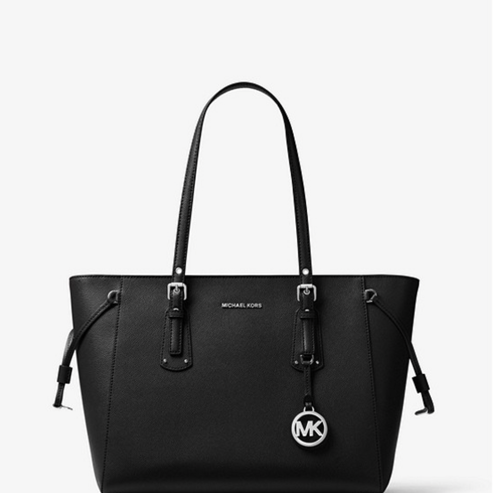
                      
                        MICHAEL KORS Sac à main Voyager de taille moyenne en cuir grainé doré
                      
                    