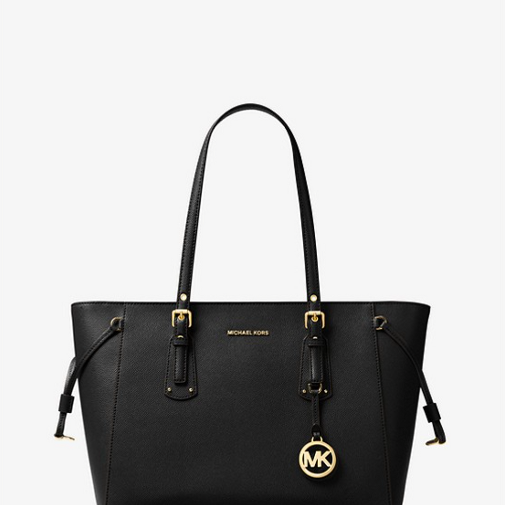 
                      
                        MICHAEL KORS Sac à main Voyager de taille moyenne en cuir grainé argent
                      
                    