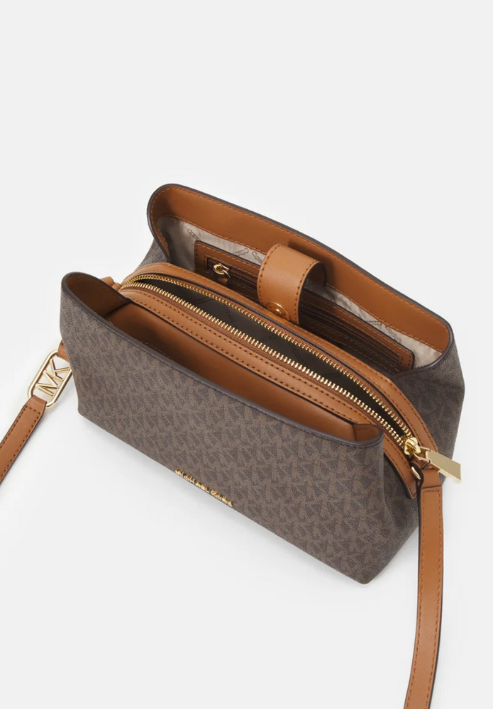 
                      
                        MICHAEL KORS Sac besace Kensington cuir grainé Brown/acorn
                      
                    