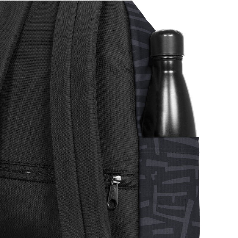 
                      
                        EASTPAK Sac à dos Day Pak'r Shape Dark
                      
                    