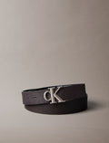 Noir / CK Dark Brown - CALVIN KLEIN Ceinture réversible 35 mm cuir grainé boucle CK