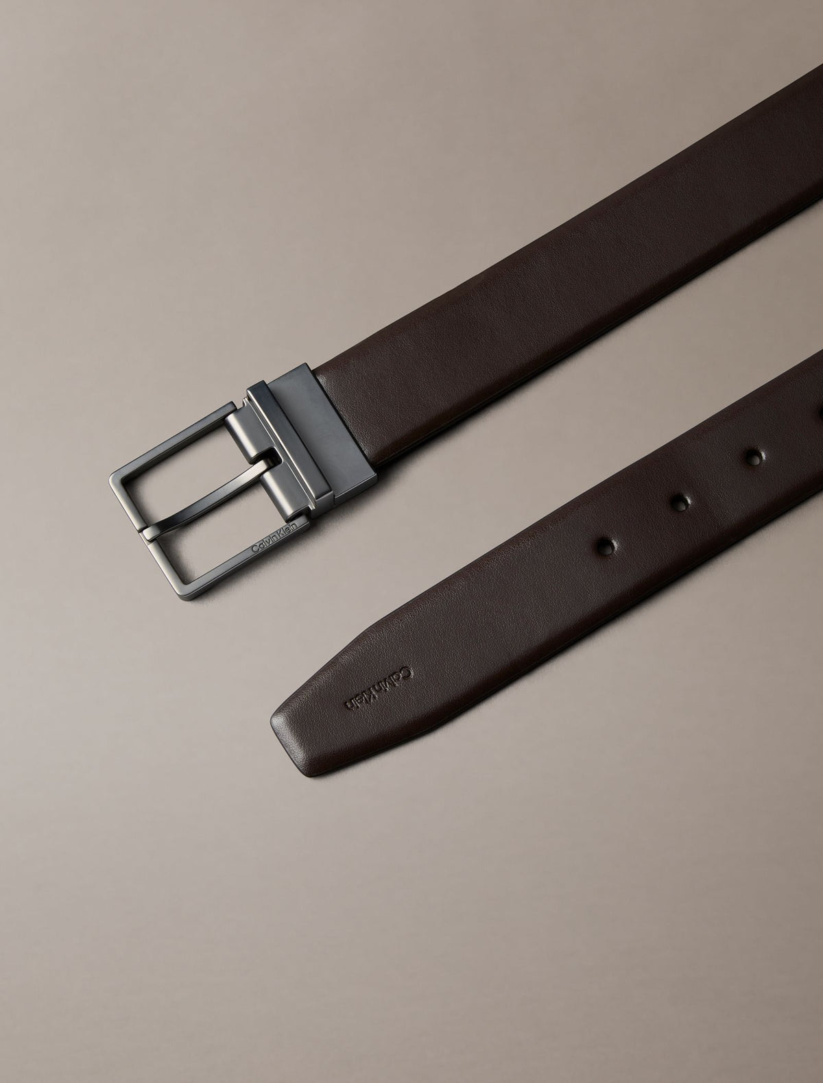 CK Dark Brown / gunmetal mat - CALVIN KLEIN Ceinture 35 mm boucle carrée cuir lisse