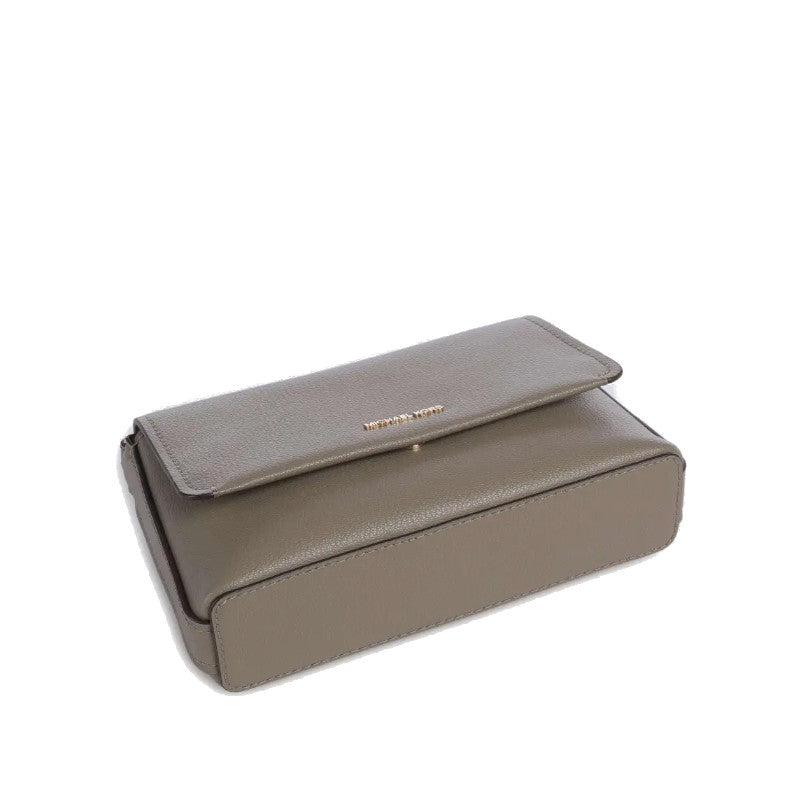 
                      
                        MICHAEL KORS Petit sac à bandoulière en cuir Nessa
                      
                    