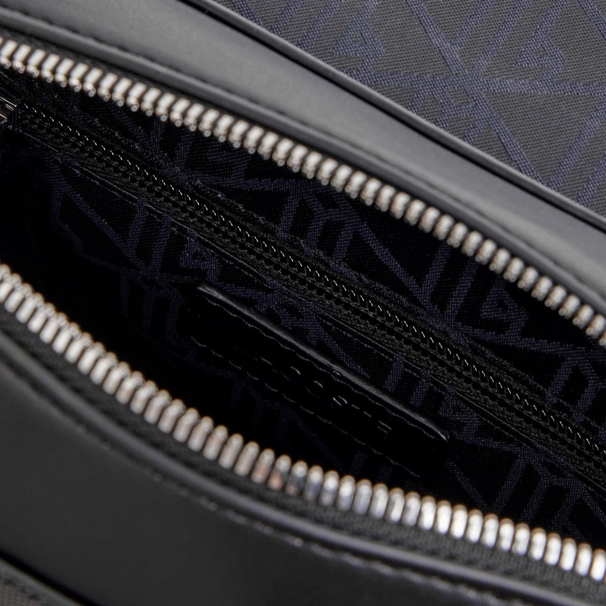 Noir - LACOSTE Petit sac messenger Langon en Petit Piqué
