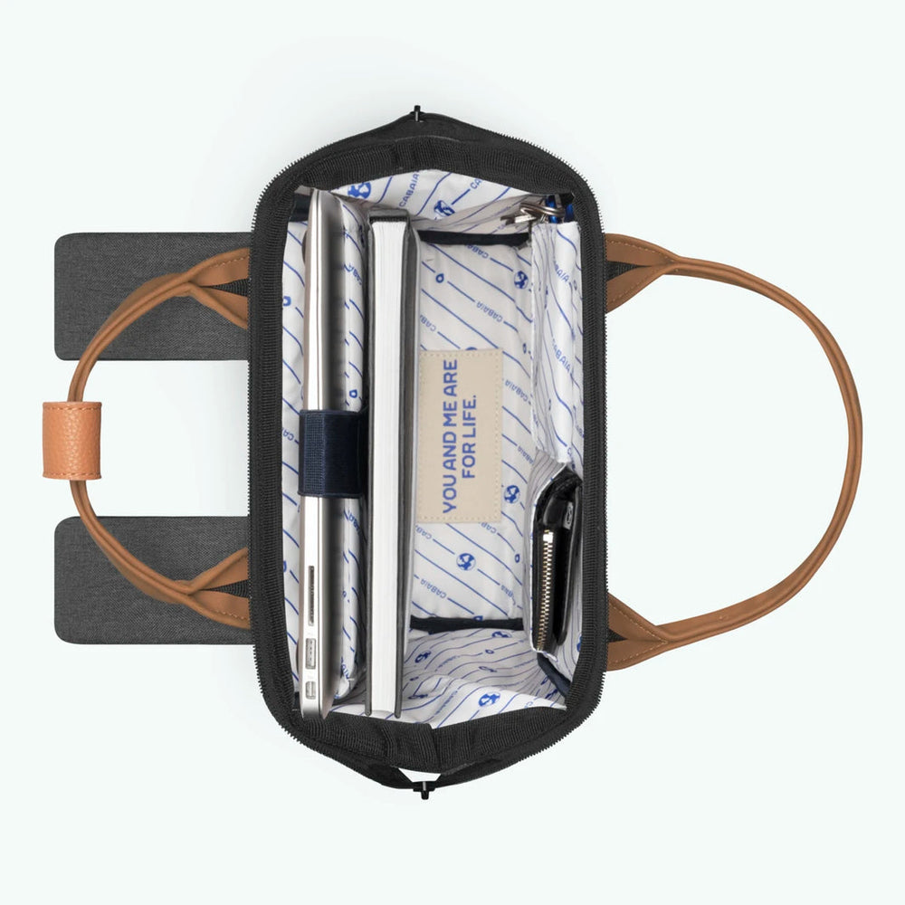 
                      
                        CABAIA ADVENTURER LONDREs Mini
                      
                    