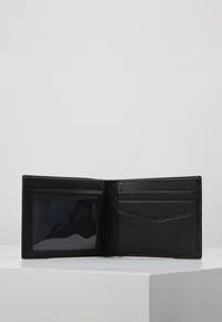 LACOSTE PORTEFEUILLE CHANTACO EN CUIR PIQUÉ EMBOSSÉ UNI 3 CARTES
