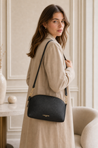LANCASTER Petit sac demi lune Sierra Jia - 538-005-NOIR - porté mannequin