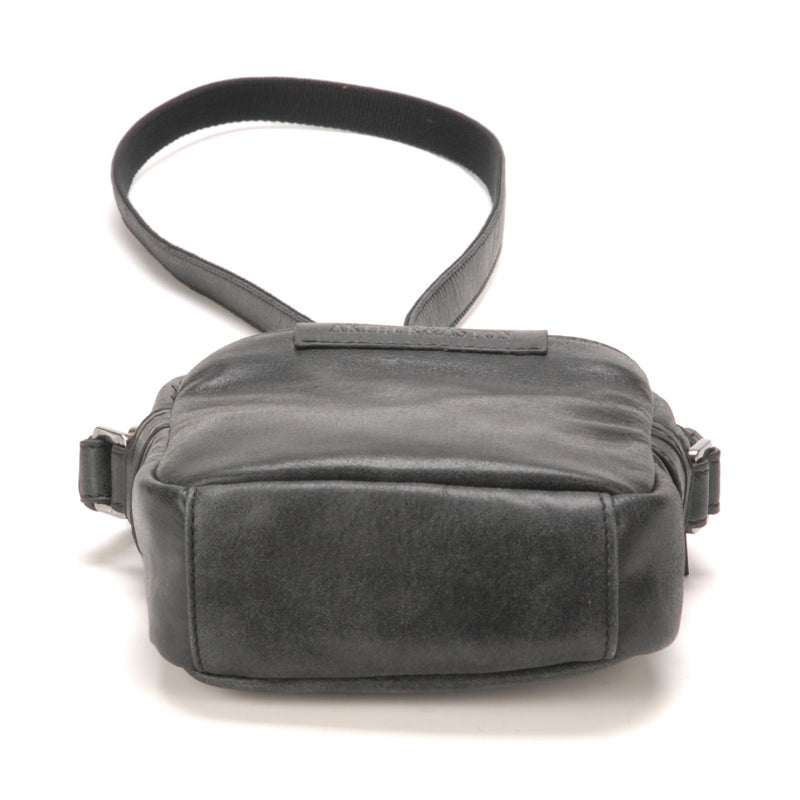 
                      
                        ARTHUR ET ASTON - POCHETTE PORTE TRAVERS HOMME CUIR
                      
                    