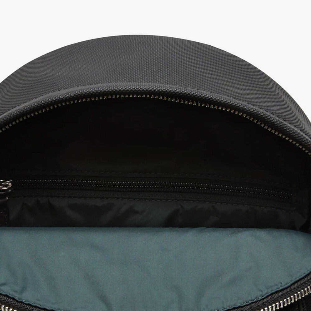 
                      
                        LACOSTE Sac à dos femme avec grande poche sur le devant
                      
                    