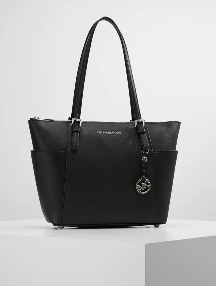 
                      
                        MICHAEL KORS Grand cabas Jet Set en cuir grainé avec glissière supérieure Noir argenté
                      
                    