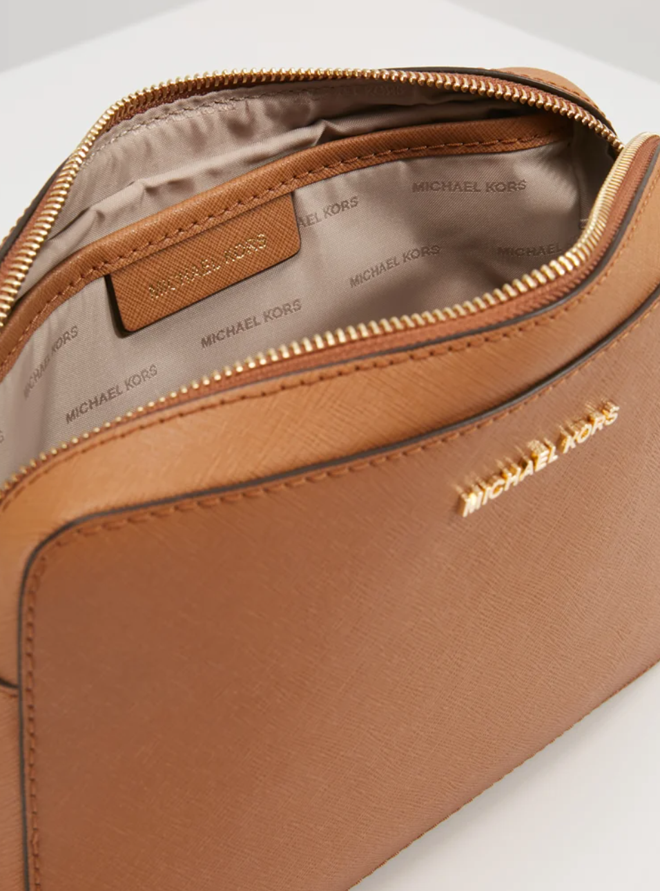 MICHAEL KORS Grand sac à bandoulière Jet Set en cuir saffiano Camel