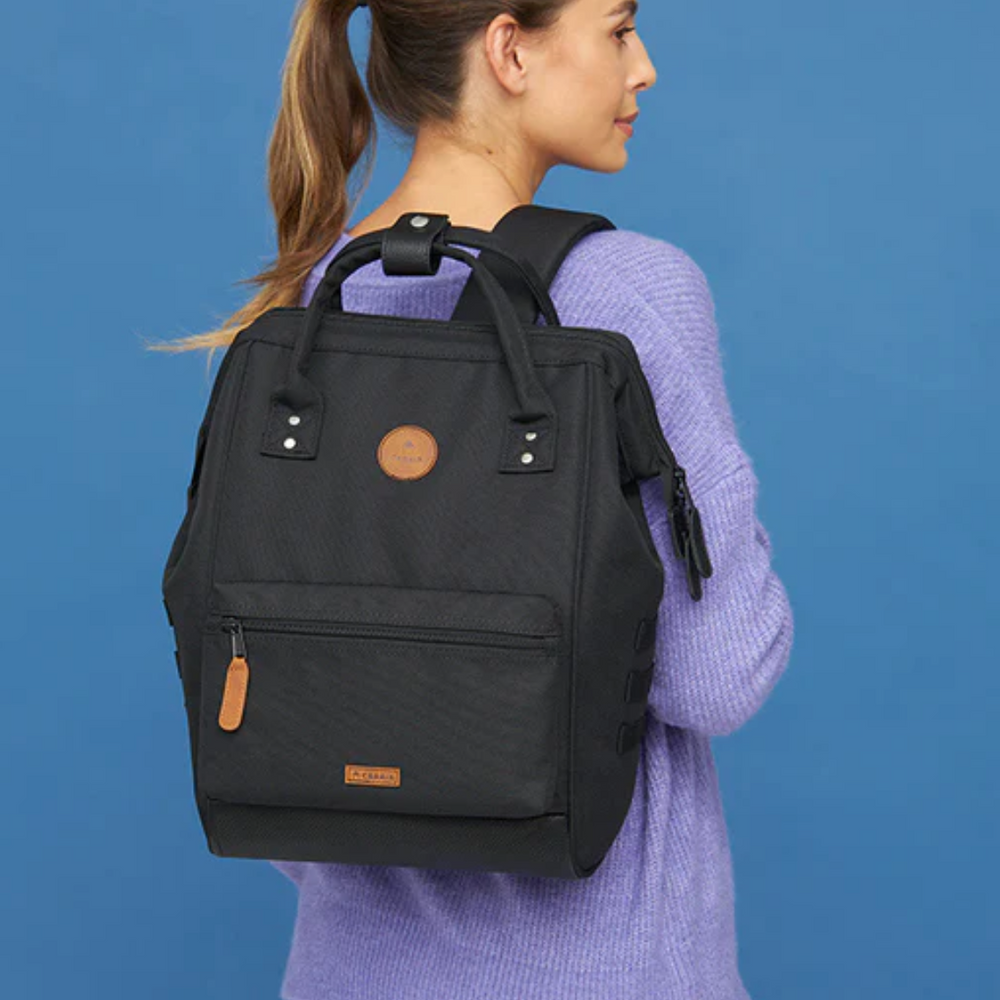 
                      
                        CABAIA Adventurer Berlin Medium
                      
                    