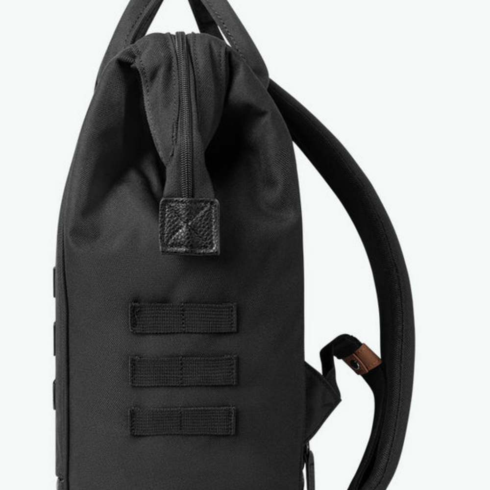
                      
                        CABAIA Adventurer Berlin mini
                      
                    